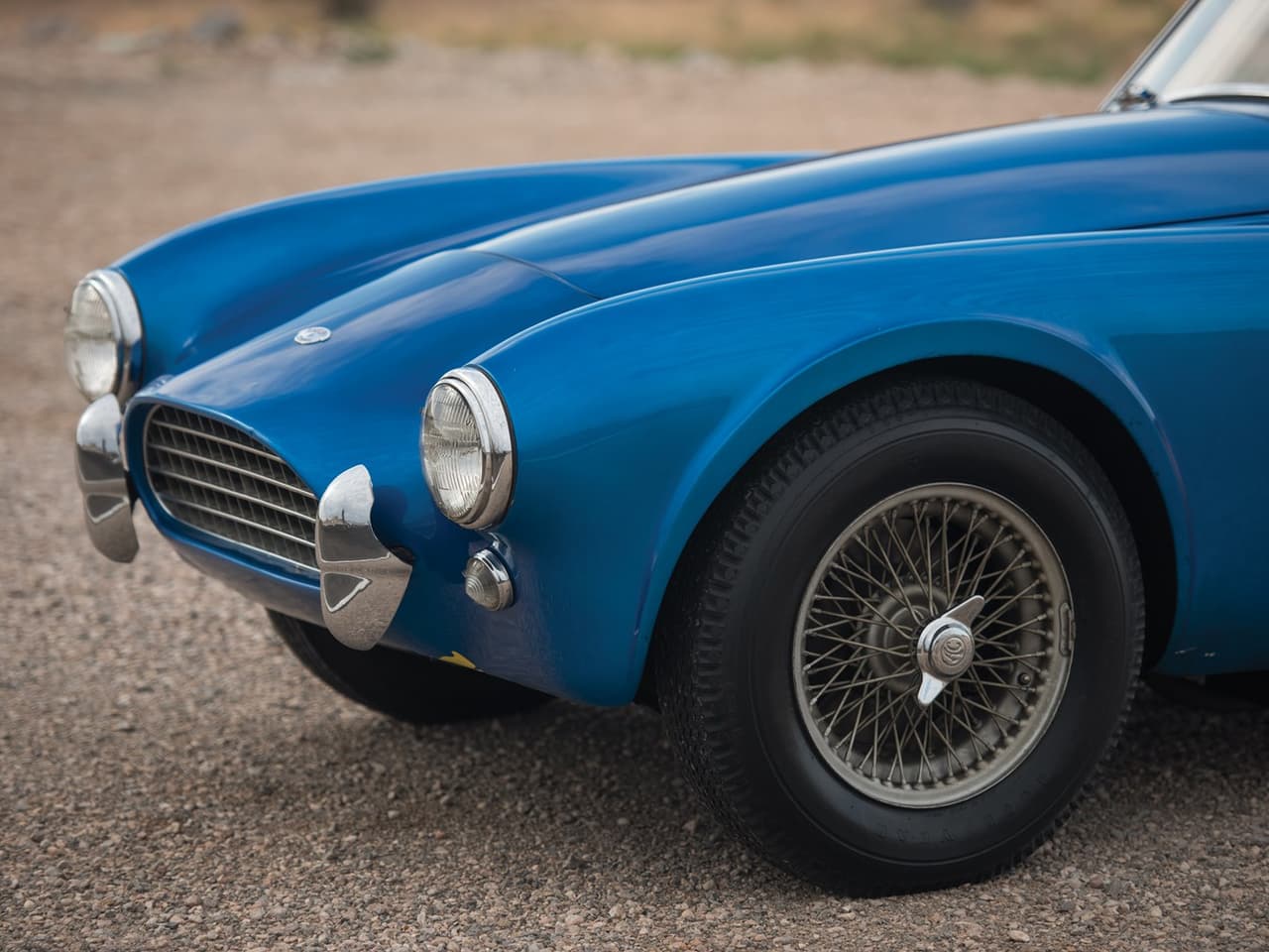 La confusión se explica por el hecho de que durante los años 60 
<b>Shelby</b> llevó al 
<b>CSX 2000</b> a múltiples pruebas de manejo, 
<b>pintando la carrocería del vehículo con un color diferente cada vez</b>. Esto generó la ilusión de que su empresa contaba con más de un ejemplar.