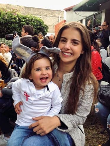 Renaud también obtuvo comentarios de algunas celebridades como Montserrat Oliver, quien escribió: "¡Están idénticos!".