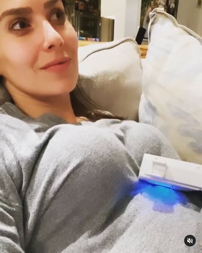 Tres semanas más tarde, la escritora publicó otro monitoreo de los latidos: "Haciendo un pequeño chequeo al bebé... No he escuchado el corazón en algunas semanas".
<br>