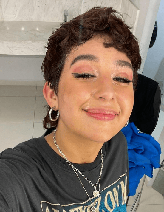 Para sobrellevar los duros señalamientos y los “chismes” sobre su vida, Romina acude a terapia, hecho que reconoció en una entrevista transmitida por ‘De primera mano’ este 8 de agosto. 
<br>