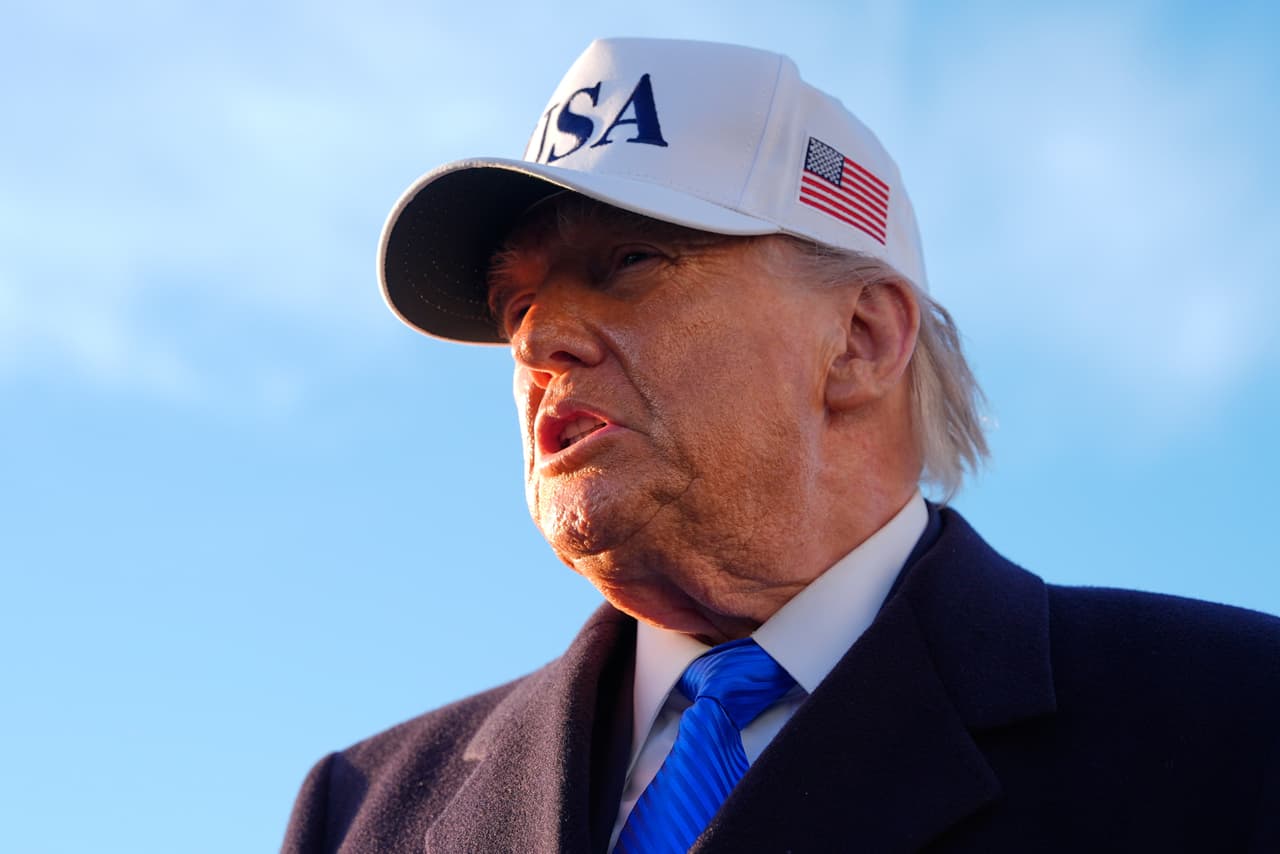 Gobierno de Trump advierte a medios que podrían perder licencias por cobertura de la guerra en Medio Oriente