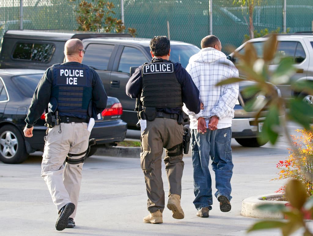 “Hablemos de Inmigración”: ¿Qué debo hacer si me arrestan en la corte de inmigración?