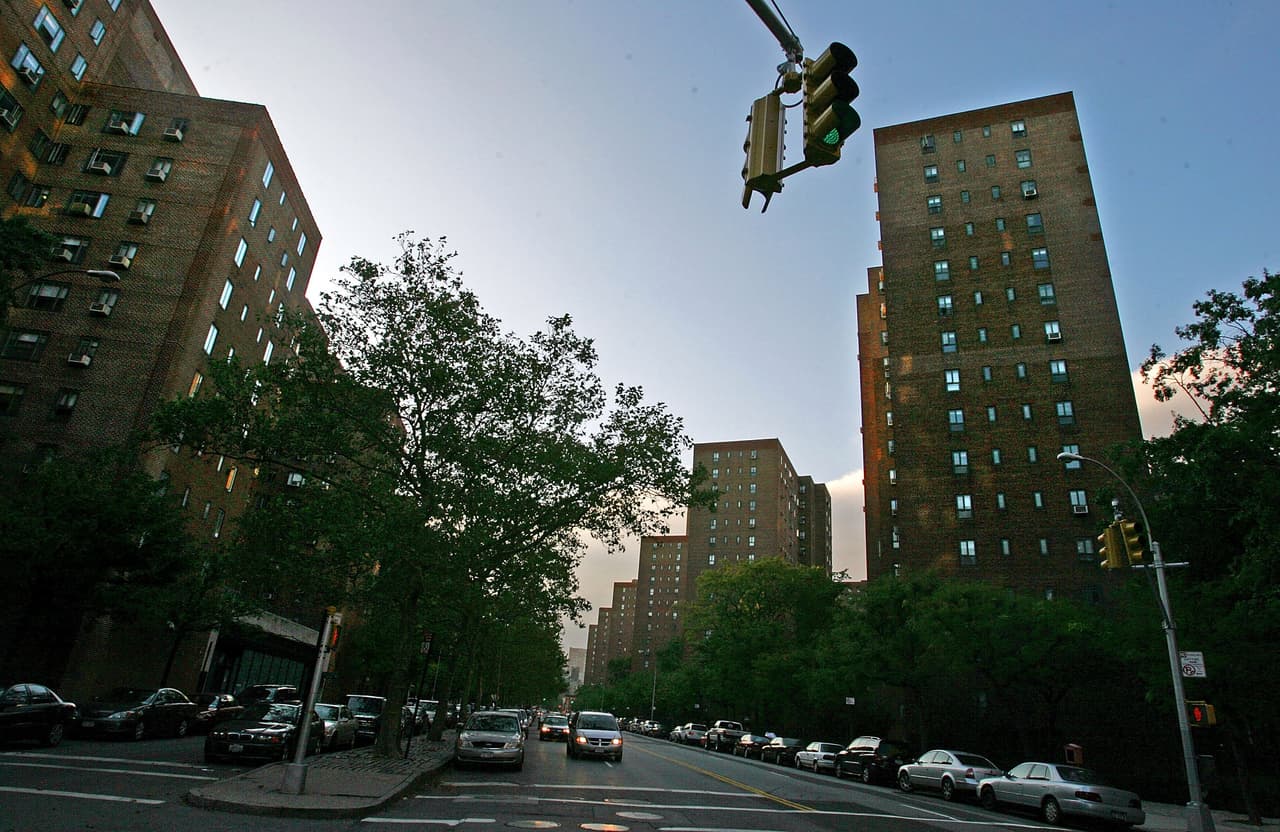 Un propietario puede desalojar a un inquilino de manera justificada si este 
<b>mantiene, incurre o permite</b> la 
<b>perturbación del orden y la paz</b> tal cual lo describe el Código Civil de California.