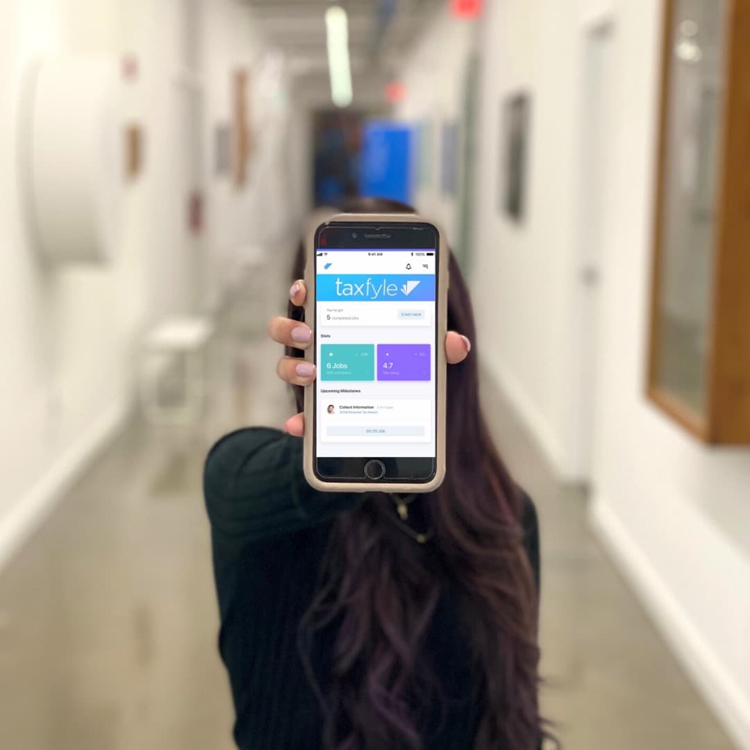 <b>Taxfyle</b>, conocida como el 'Uber de los impuestos', es una startup de servicios de contabilidad en línea diseñado para facilitar la búsqueda de un profesional que haga su declaración. Fundada en Miami en 2015, esta empresa de rápido crecimiento pone en contacto a los clientes a través de la aplicación móvil con una red de contables públicos con sede en Estados Unidos para ayudarles a completar las declaraciones de la renta.
<br>