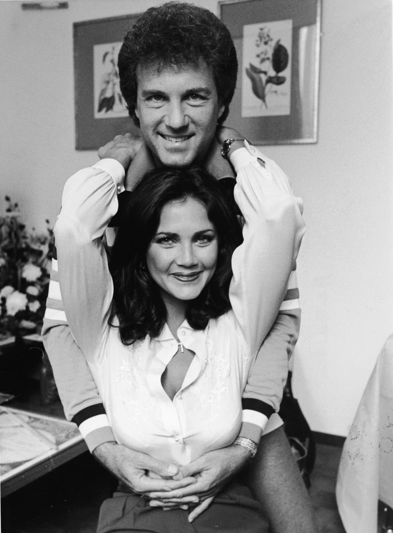 Cuando Lynda personificaba a la heroína, se casó con su antiguo agente Ron Samuels el 28 de mayo de 1977, sin embargo la pareja se separó en 1982.