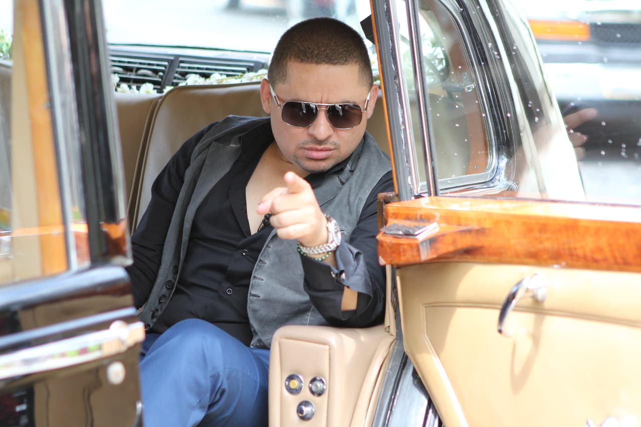 De otorgarle el permiso a Larry, o no, lo que es todo un hecho es que no le permitirán salir del territorio estadounidense.