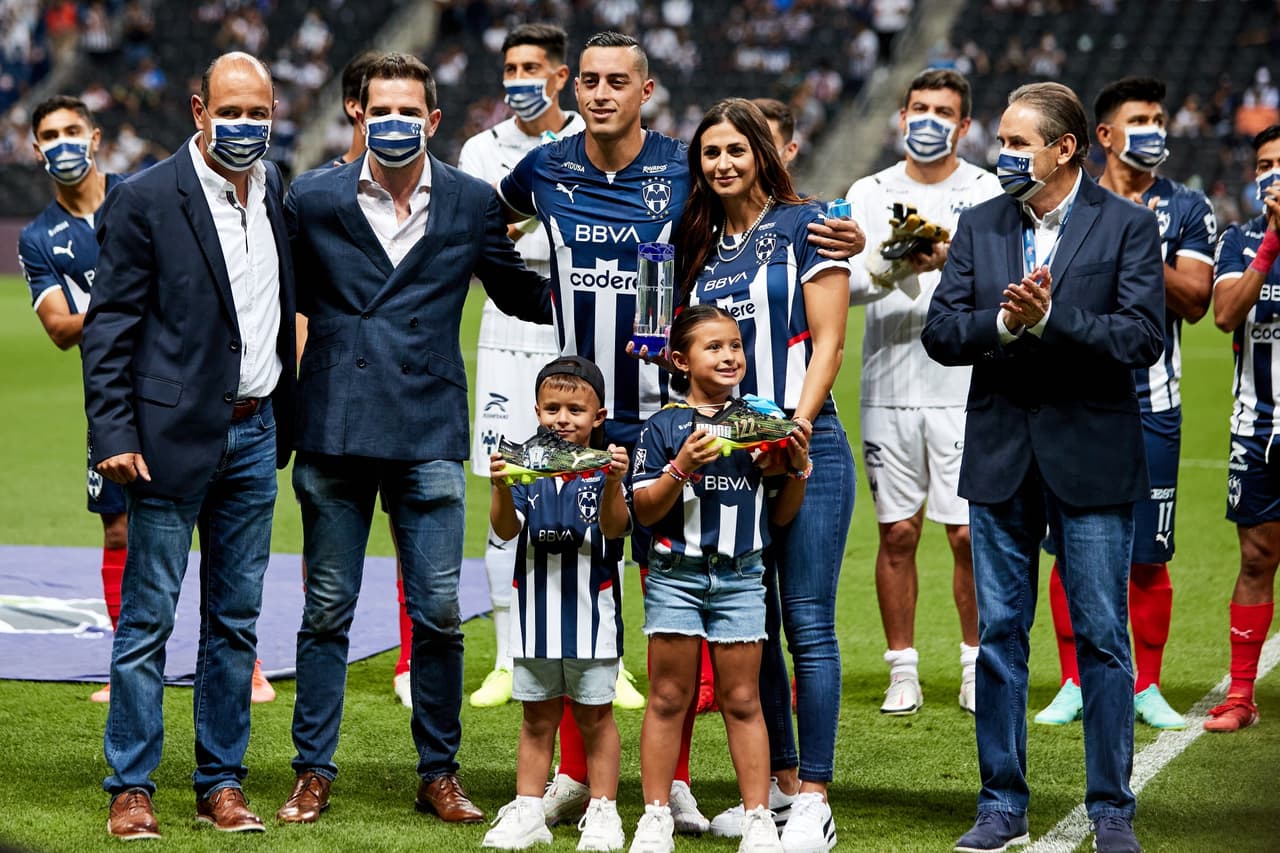 Chivas y Rayados no pudieron hacerse daño en un partido que tuvo llegadas, pero también dos equipos que por momento priorizaron defenderse que buscar la victoria en el marco de la Jornada 6.