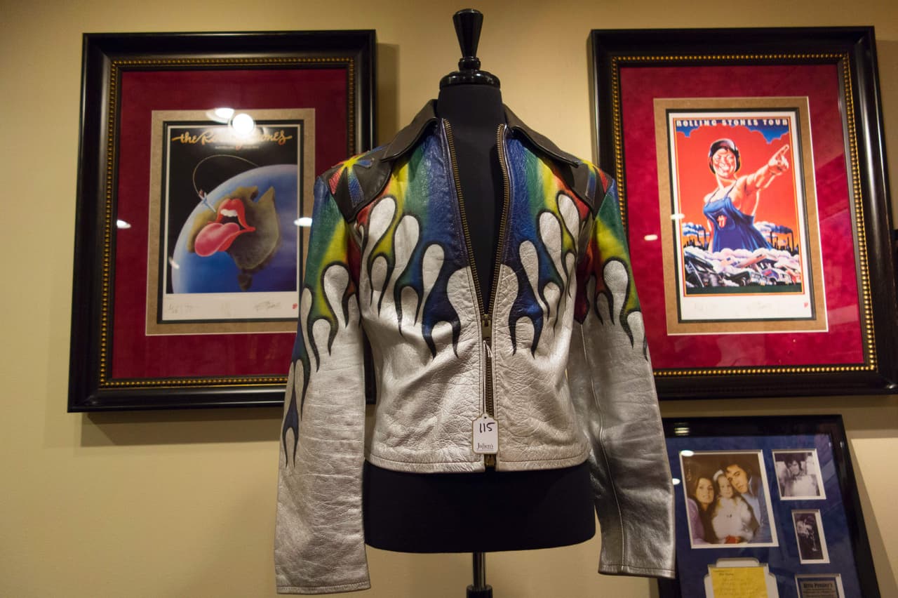Esta chaqueta de cuero fue de Elvis Presley en 1974.