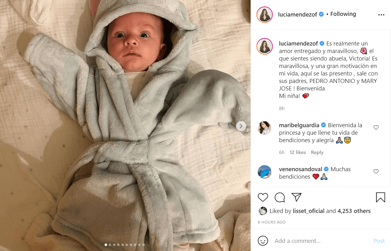 "Es realmente un amor entregado y maravilloso el que sientes siendo abuela, ¡Victoria! Es maravillosa y una gran motivación en mi vida, aquí se las presento, sale con sus padres, Pedro Antonio y Mary Jose. ¡Bienvenida, mi niña!", escribió en Instagram para compartir las tiernas imágenes con sus seguidores.