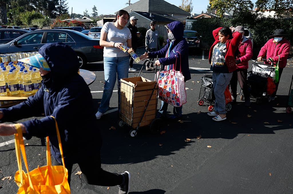 En Shiloh Mercy House, en Oakland, las personas recibieron hasta aceite para quienes lo utilizan al preparar los alimentos.
