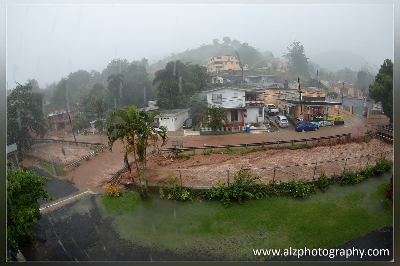 "En mis 25 años no había visto algo igual!!! Barrio Quebrada Grande, Mayagüez", escribió en su cuenta de Facebook Ismariel Otero Vázquez, residente del sector.