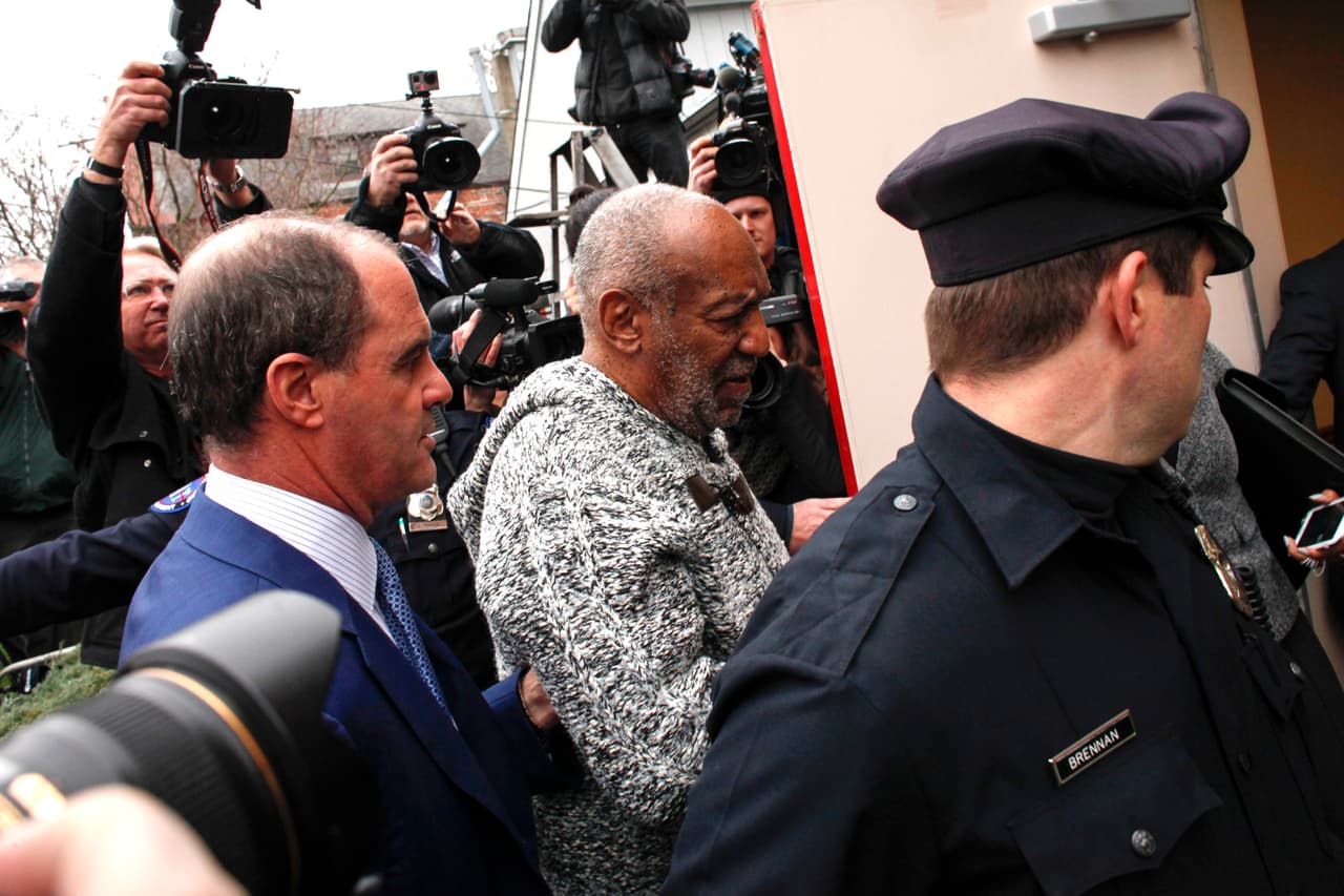 A Cosby también se le retiró el pasaporte, para evitar que salga del país.