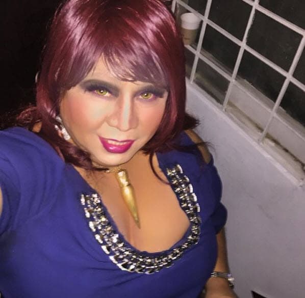 <b>'Keta' es una divertida sexóloga</b> que platica sobre sus experiencias para ayudar a las parejas: "Dice cosas que quizá yo no me atrevería a decir.
<b>Es como un alter ego</b>. Le gusta mucho fantasear y jugar con la parte sexual", reveló el actor a la revista TVNotas.