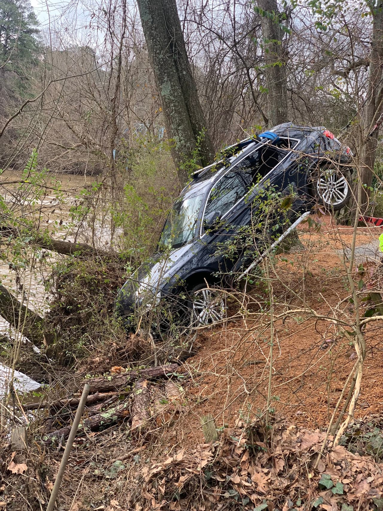 Las imágenes del rescate fueron publicadas por el Departamento de Policía del condado Cobb.