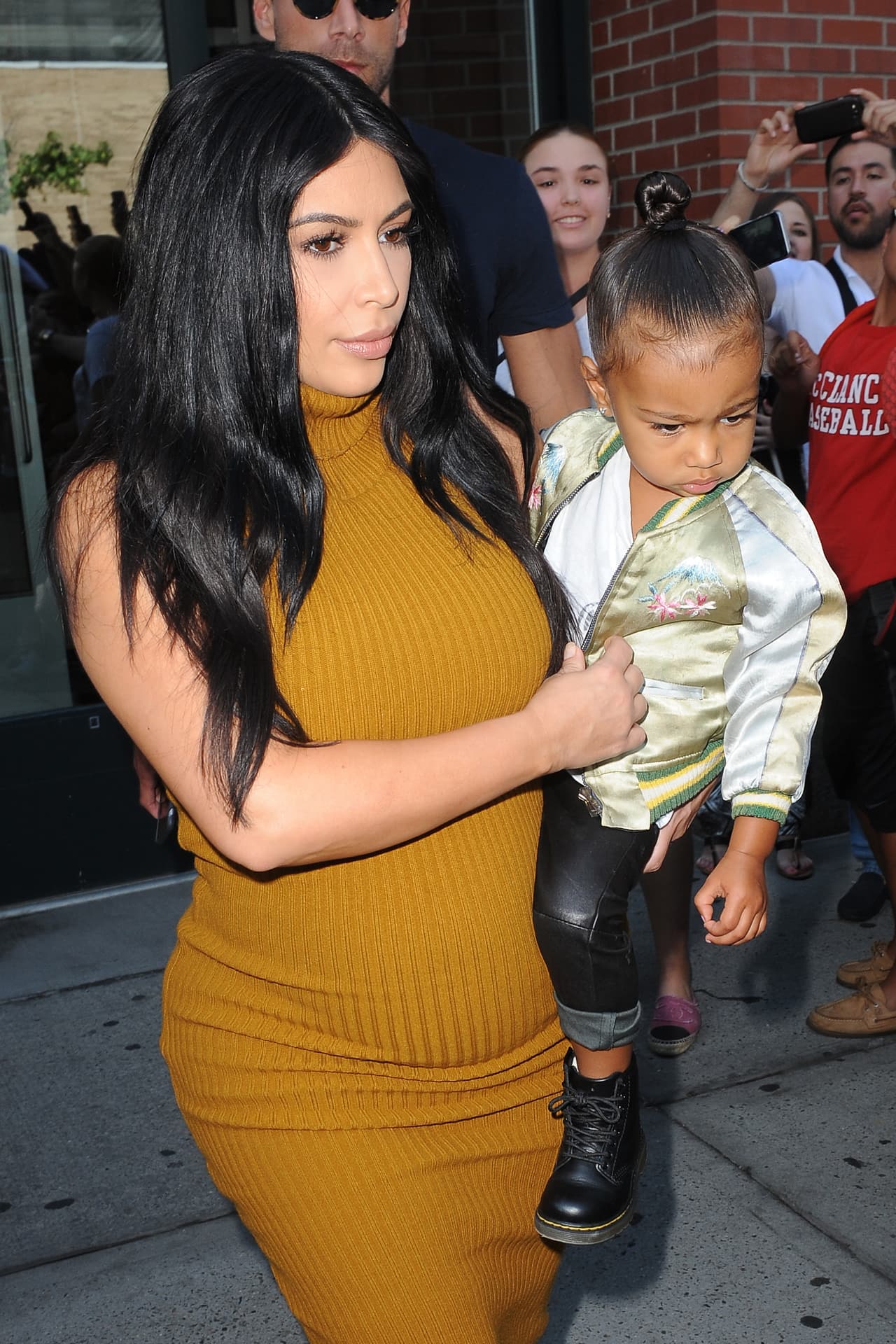 North hacía pucheros por la presencia de tanta gente.