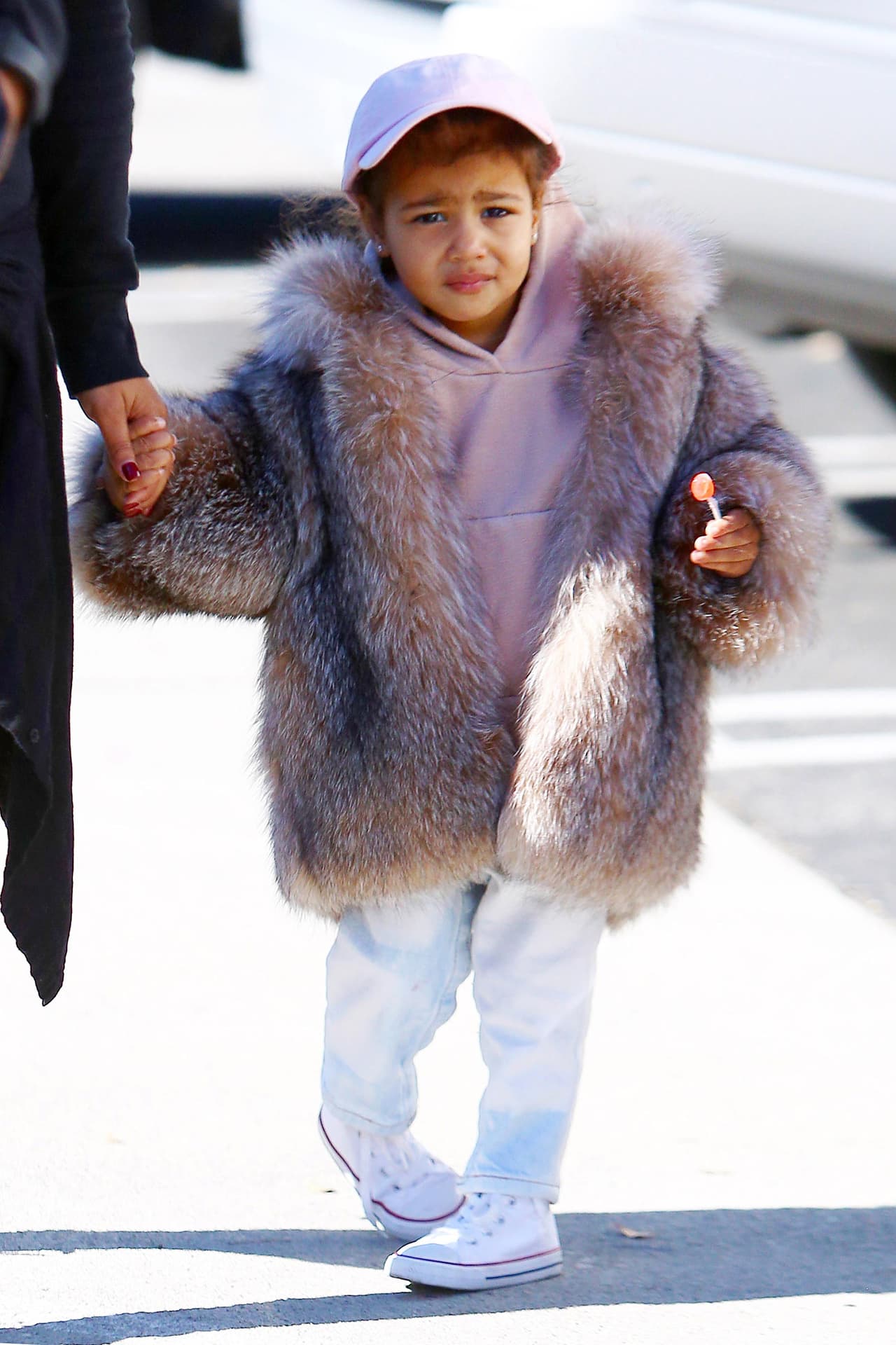 Pero este parece un regalito muy exagerado para una nena de tan sólo tres añitos, ¿no te parece?