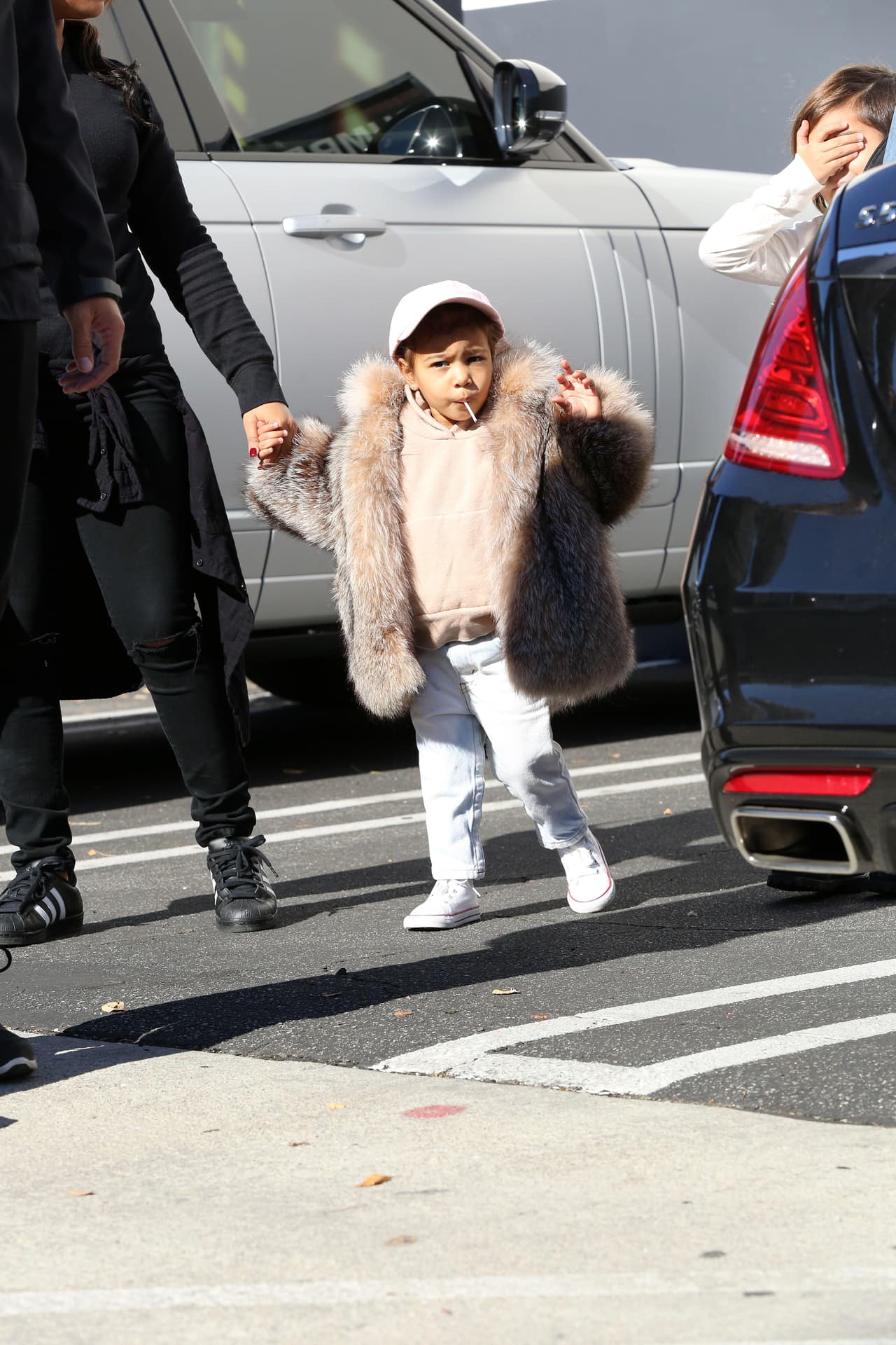 North West nos dejó con la boca abierta al aparecer por las calles de Los Ángeles con este look.