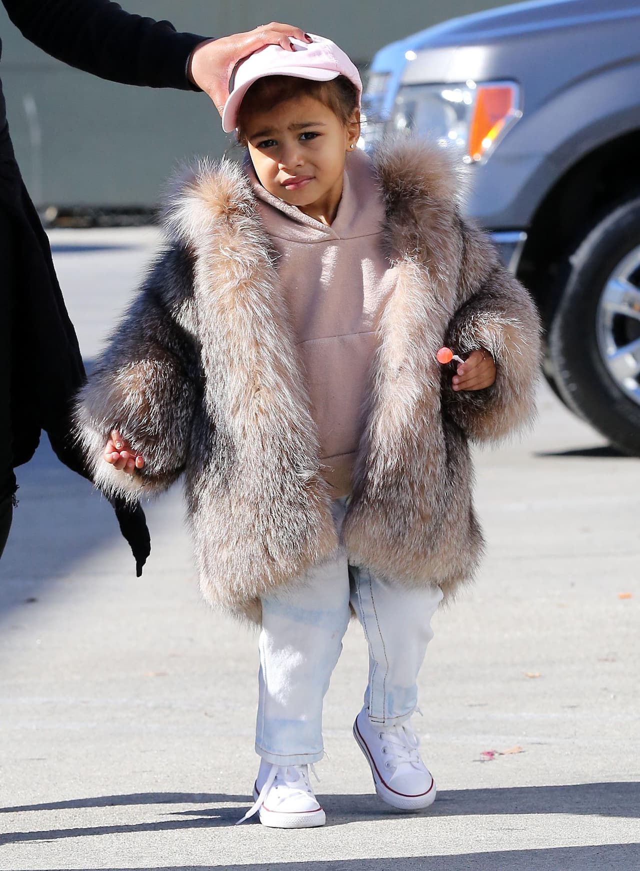 Nori sí que sabe cubrirse del frío.