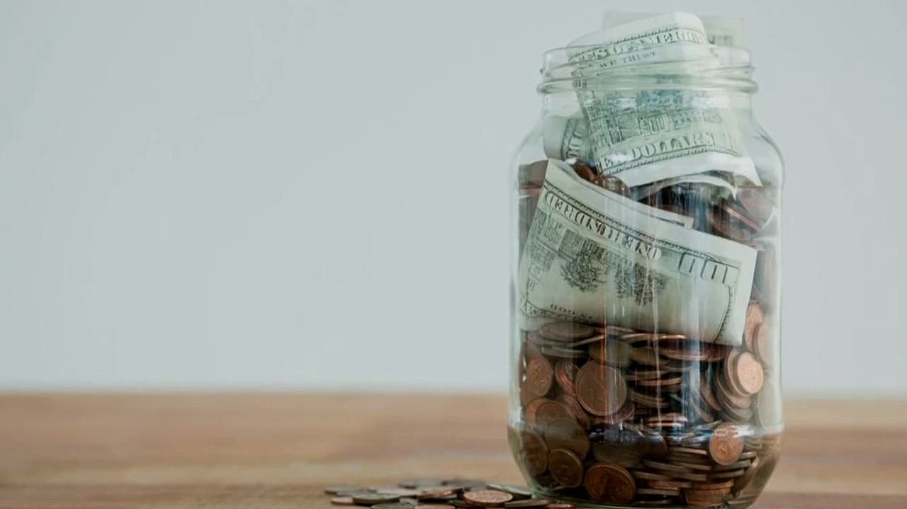 Eliminación de propinas en restaurantes amenaza con subir precios y recortar empleos