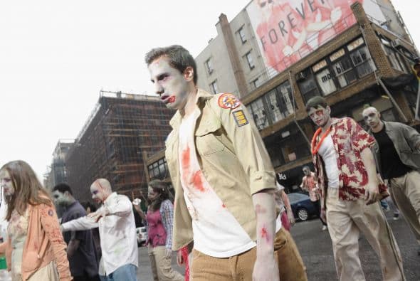 "En la edad del milenio, cuando no haya más espacio en el infierno, los muertos saldrán de sus tumbas", esta "zombi teoría" coincide con lo que dice el libro del Apocalipsis, sólo que ahora ya tiene fecha.