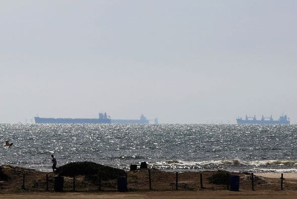 Continúan las labores de limpieza tras derrame de petróleo