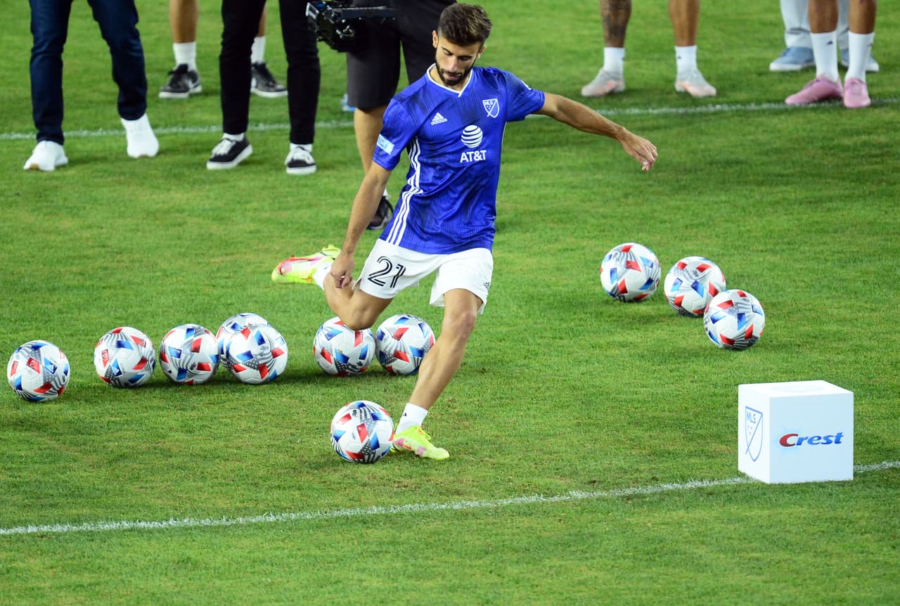 Diego Rossi cumplió uno de sus últimos compromisos antes de emigrar al fútbol de Turquía.
<br>