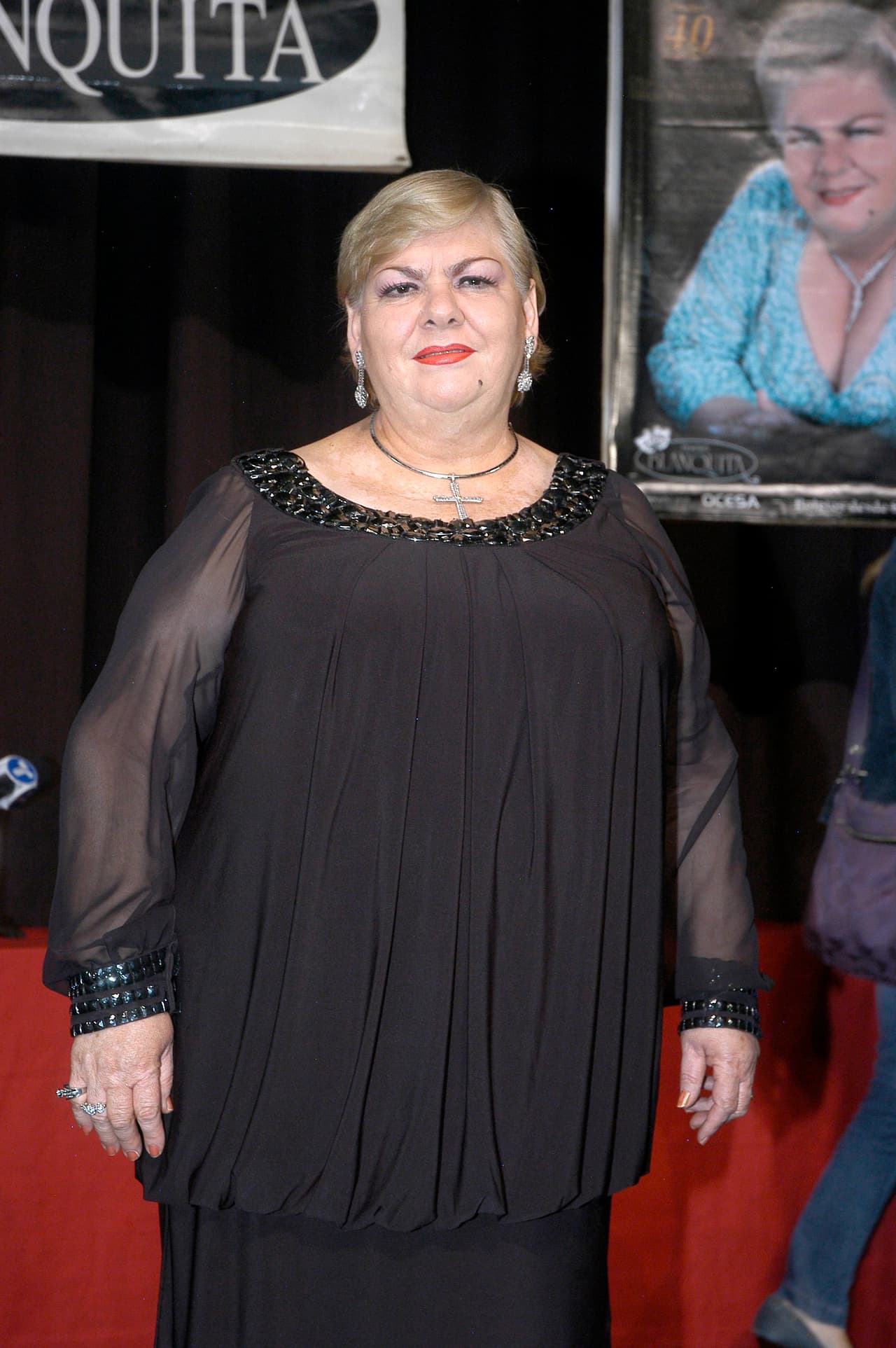 En octubre pasado permaneció internada 15 días debido a 
<b><a href="https://www.univision.com/shows/despierta-america/dr-juan-explica-los-cuidados-que-deberia-tener-paquita-la-del-barrio-tras-ser-diagnosticada-con-trombosis-pulmonar-video" target="_blank">una neumonía y trombosis pulmonar</a></b> que la orillaron a estar en terapia intensiva. 
<br>