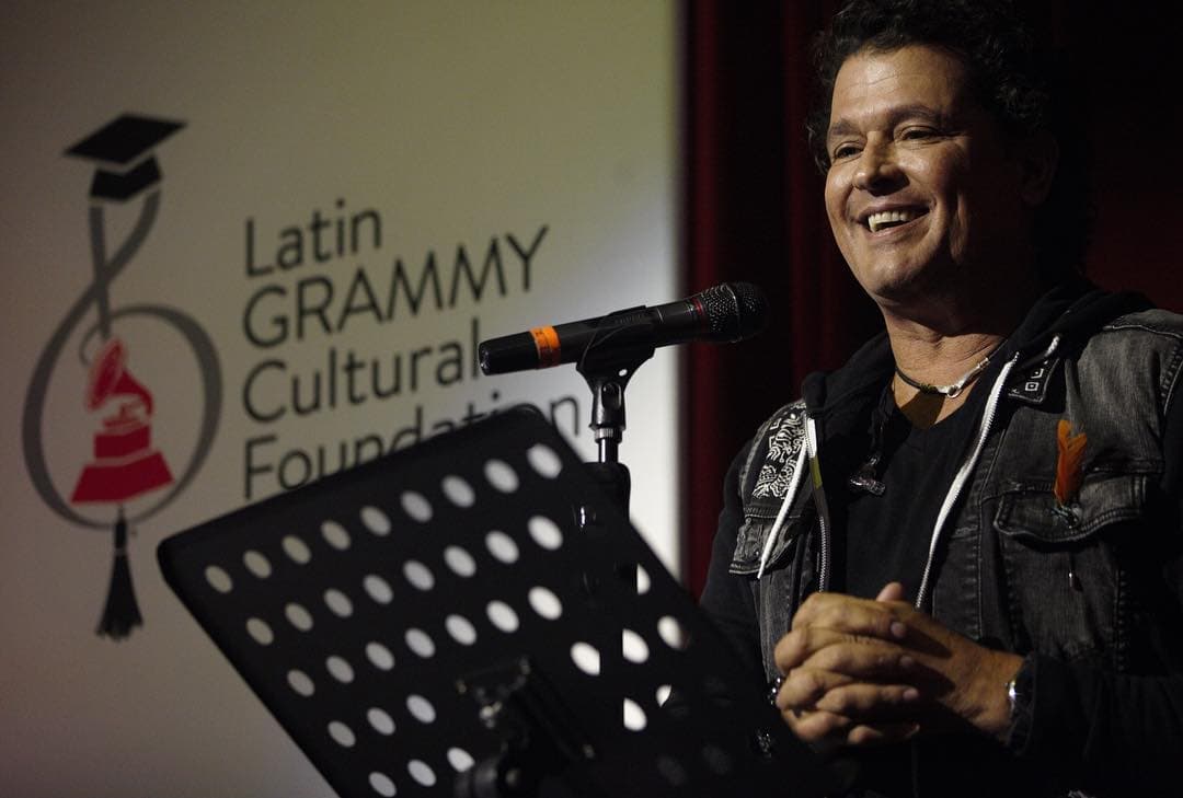 Entre los artistas que han participado en el programa se encuentran: David Bisbal, Miguel Bosé, Calle 13, Pedro Capó, Chino & Nacho, Luis Coronel, Silvestre Dangond, Joss Favela, Fonseca, Luis Fonsi, Gente de Zona, Leslie Grace, Carlos Jean, Jesse & Joy, Natalia Lafourcade, Ednita Nazario, Christian Nodal, Ángel 'Cucco' Peña, Prince Royce, Olga Tañón, Diego Torres y Carlos Vives, entre otros.