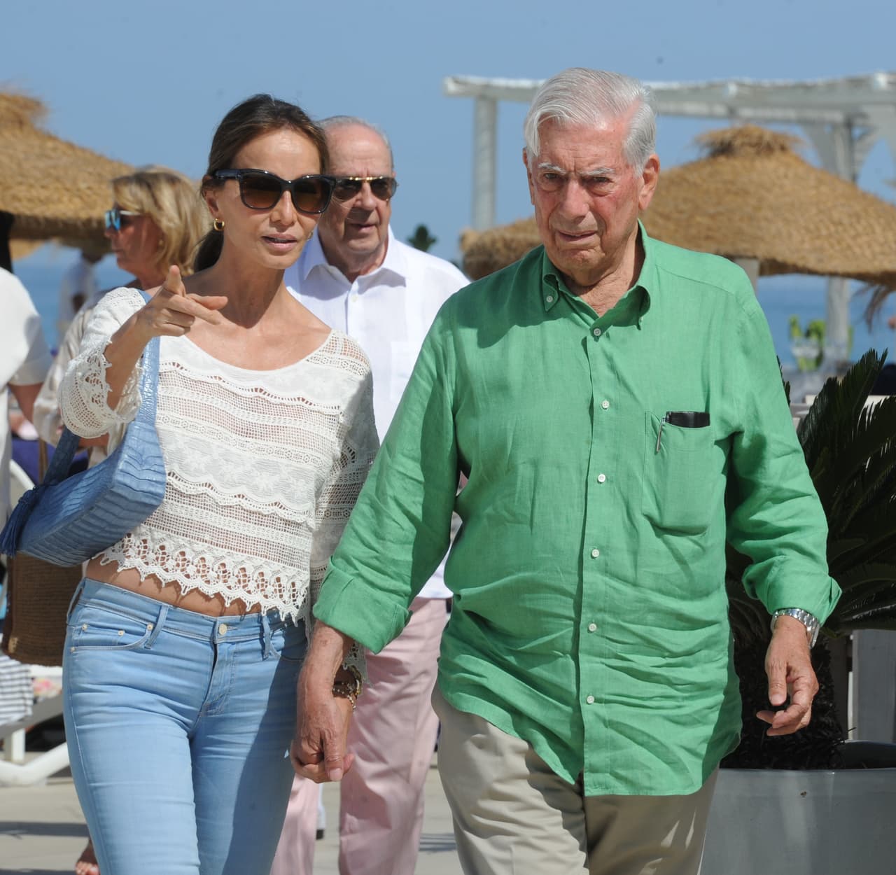 Tan pronto se hizo público el nacimiento de los bebés, Isabel Preysler, madre de Enrique Iglesias, fue la primera en revelar que el embarazo de Anna fue “perfectamente normal”.