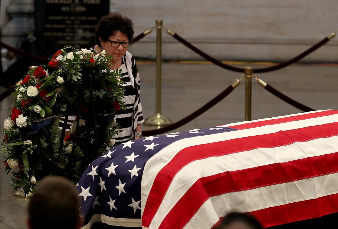 Sonia Sotomayor, magistrada de la Corte Suprema, también rindió honores al senador McCain.