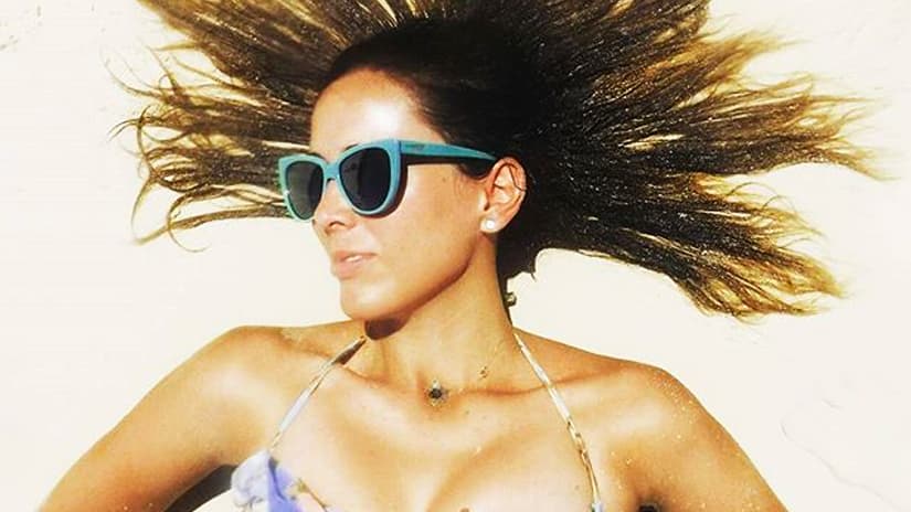 Jacqueline Bracamontes se unió a las artistas que este verano están derrochando sensualidad.