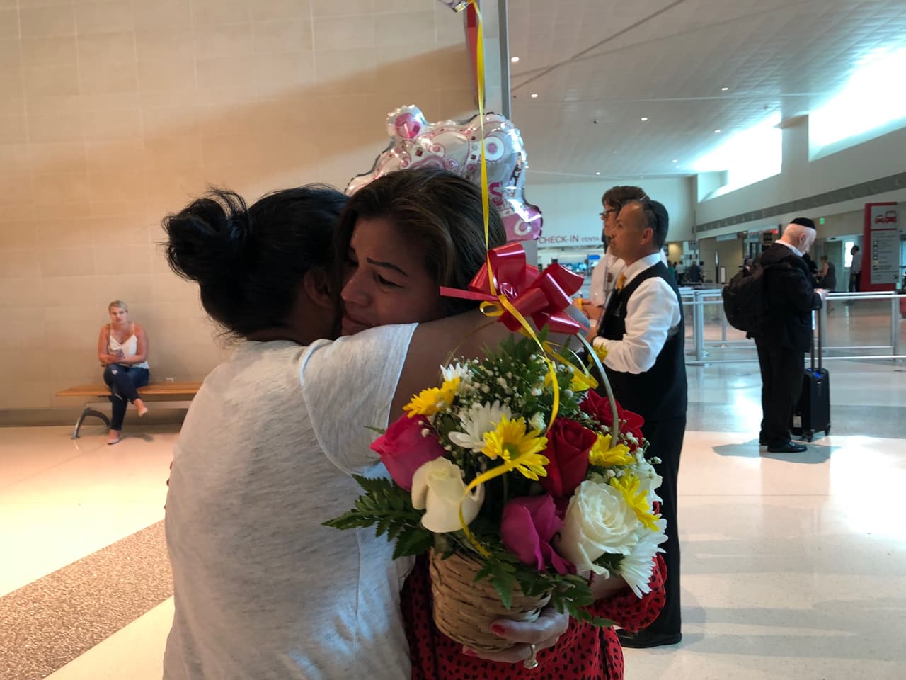 "Pensé que nunca los iba a volver a ver", asevera una madre recién reunificada con sus hijos en Texas