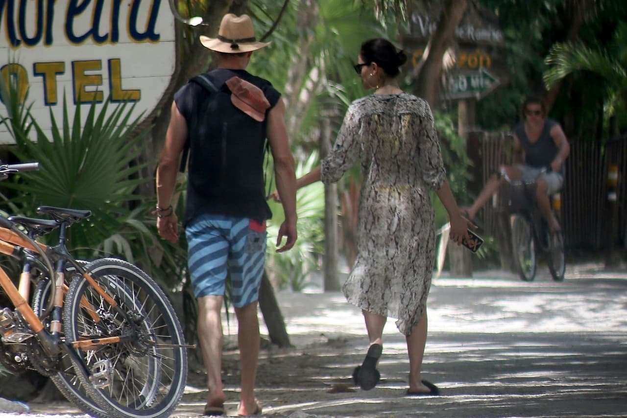 <b><a href="https://www.univision.com/entretenimiento/eiza-gonzalez-saldra-como-una-barbie-literal-en-su-nueva-pelicula-de-hollywood-video">Eiza González</a></b> y 
<b><a href="https://www.univision.com/entretenimiento/eiza-gonzalez-encontro-el-amor-con-un-galan-de-hollywood-que-crees-video">Josh Duhamel</a></b> continúan disfrutando de su nuevo romance en el Caribe mexicano.