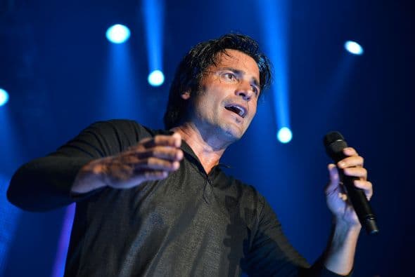 En 1987 briilo con el álbum "Chayanne", del que salió una versión en portugués; en 1989 "Tiempo de Vals" superó el millón de copias vendidas y le concedió el Premio Grammy.