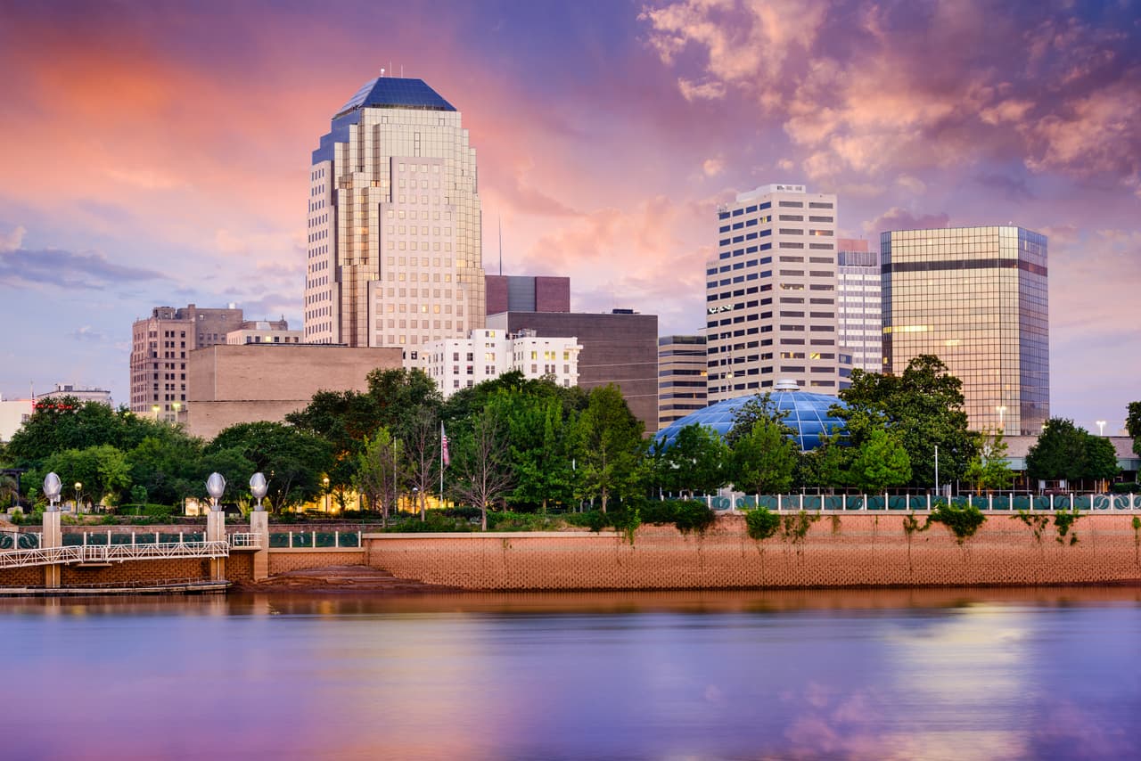 <h3 class="cms-H3-H3">9. Shreveport-Bossier City, Louisiana</h3>
<br>
<br>💵
<b>Tasa de pobreza concentrada: </b>27.8%
<br>
<br>💵
<b>Tasa de pobreza en general: </b>20.9%
<br>
<br>💵
<b>Barrios en extrema pobreza:</b> 16 de 115.
<br>
<br>💵
<b> Ingreso promedio por hogar:</b> $35,136 en los barrios pobres, $83,317 en el resto.
<br>