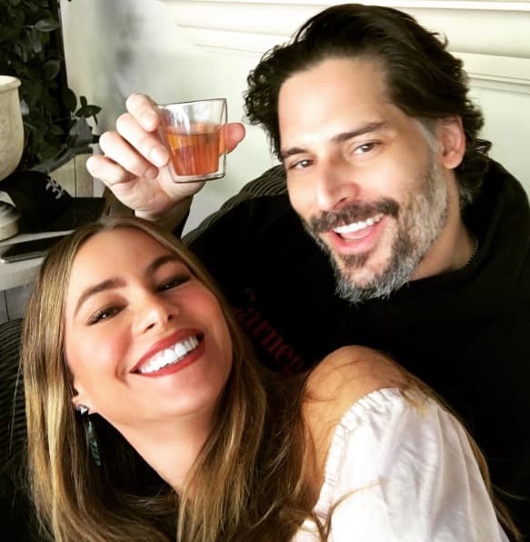 Sofía Vergara, nominada a Actriz Que se Roba La Pantalla, y su amado Joe Manganiello, toman el té todas las tardes, por supuesto, no dejan de comunicarlo a todos sus fans.