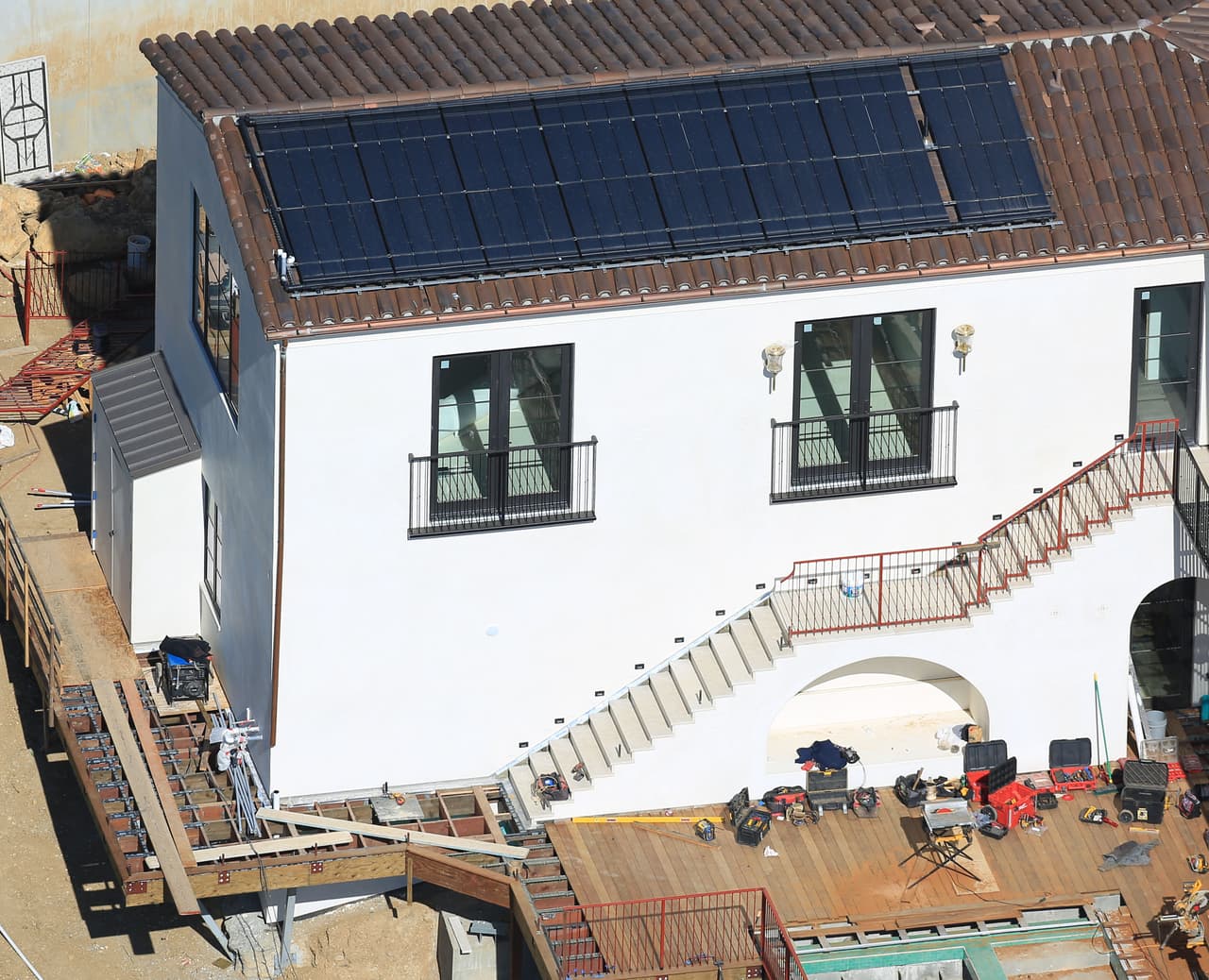 Por ahora, lo que ocupa a los Bieber es encontrar su nuevo nido de amor. 
<br>