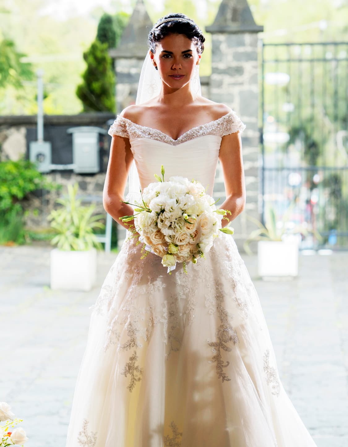 Pues estás entre la espada y la pared.