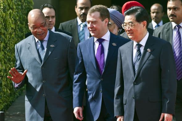 En el caso de Siria, exigieron que "se ponga fin inmediatamente a toda violencia y a las violaciones de los derechos humanos" y se promueva el diálogo que "refleje las aspiraciones legítimas de todos los sectores de la sociedad siria", así como el respeto de la "independencia, integridad territorial y soberanía".