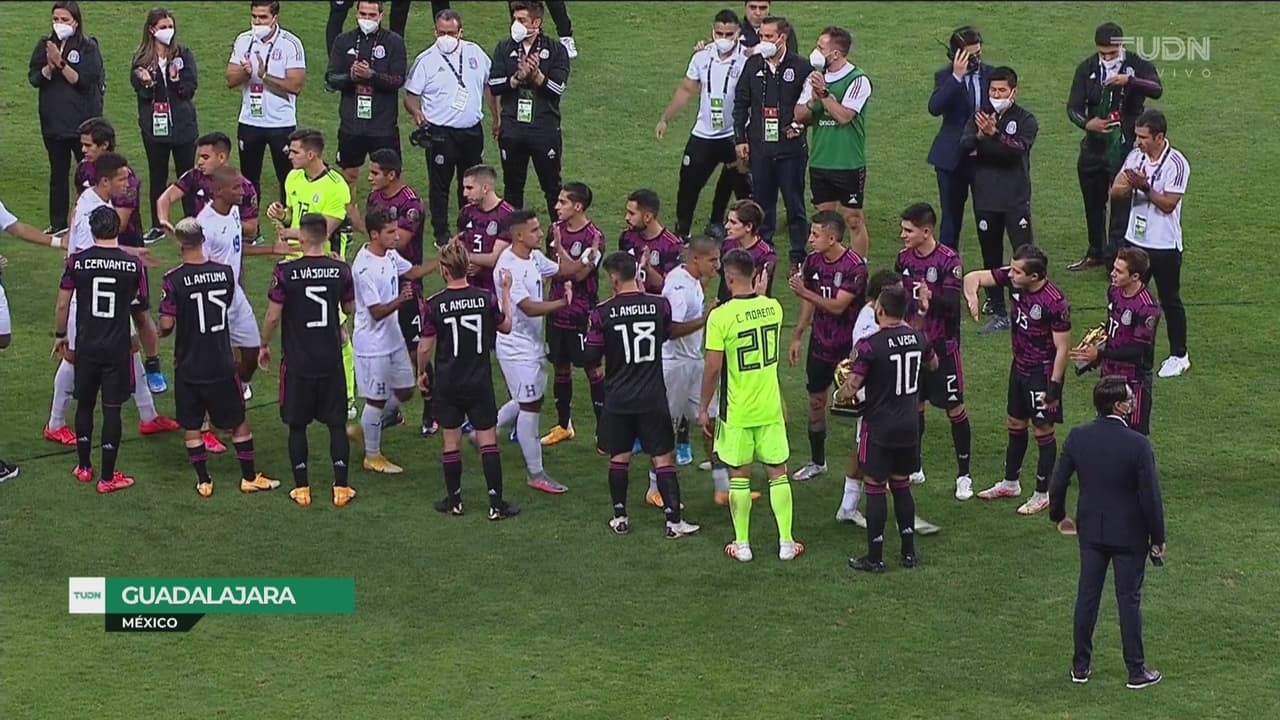 ¡Gran ejemplo! México aplaude y le hace pasillo a Honduras