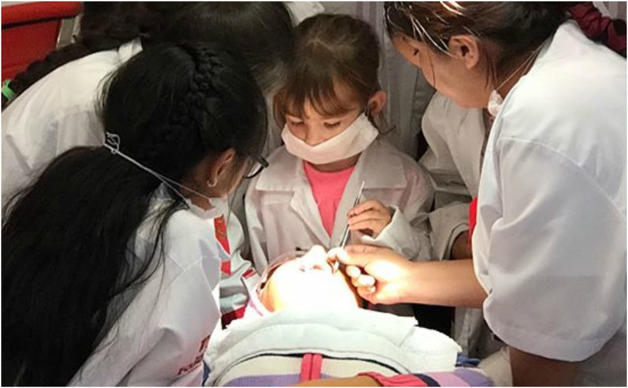 A través de sus redes sociales, Cristy Bernal compartió algunas imágenes del divertido día que pasó su hija Michelle, en un parque de diversiones de la Ciudad de México.