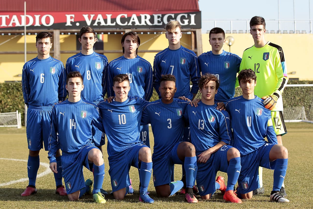 Gianluigi Buffon, como estos chicos, llegó a Coverciano por vez primera con 15 años para jugar con Italia sub-16 hace más de dos décadas.