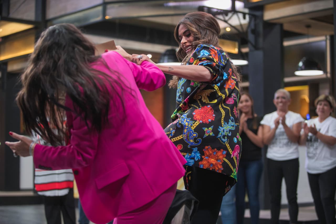 Y se saludaron con este gesto.