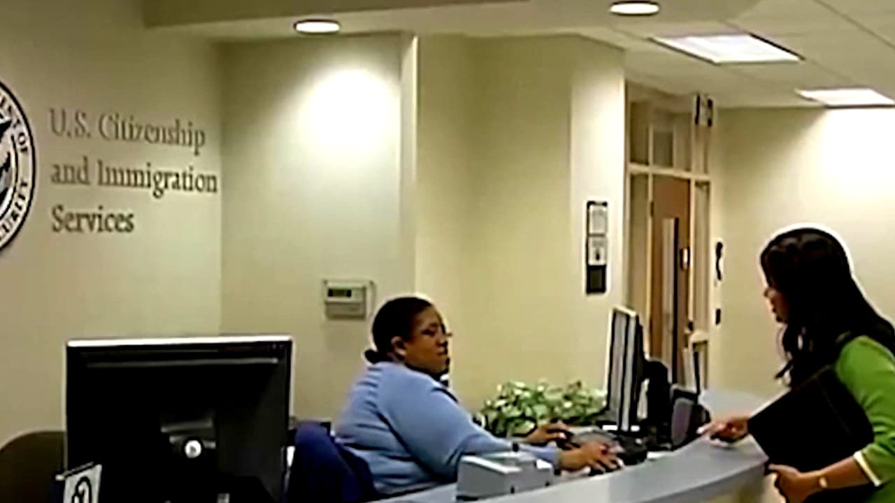 USCIS amplía los criterios de "carga pública" para la residencia permanente