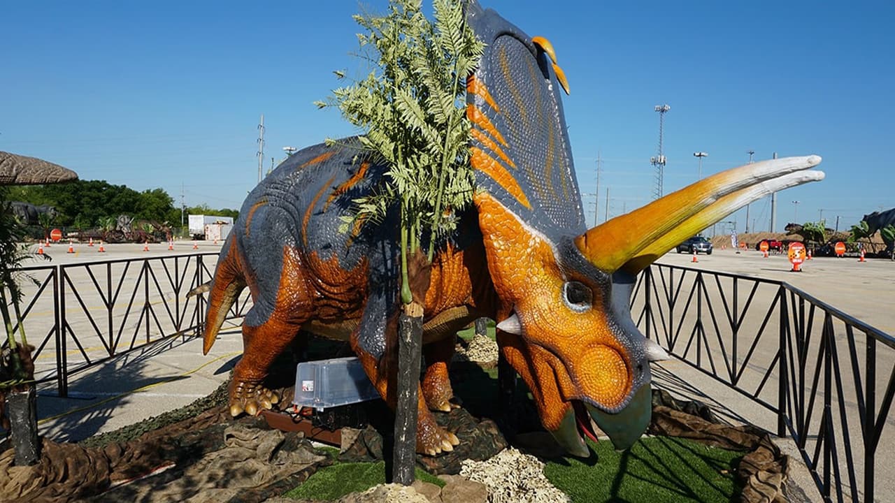 Las exhibiciones de Jurassic Quest también permiten a los pequeños visitantes desenterrar fósiles, montar dinosaurios de tamaño natural, ver a los dinosaurios bebés caminando.