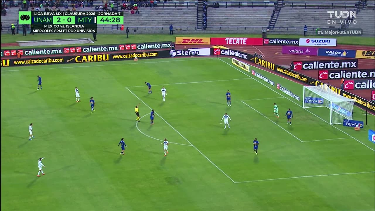 ¡TIRO ATAJADO! disparo por Uros Djurdjevic.