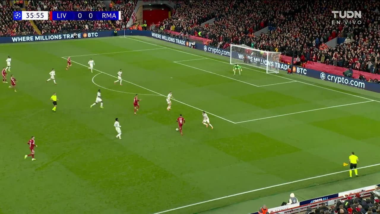 ¡TIRO ATAJADO! disparo por Dominik Szoboszlai.