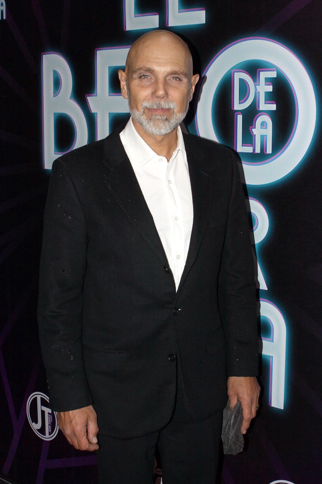 "[...] Primero que nada, ni tengo el cuerpo, y aparte, eso que lo hagan los profesionales. Esto es una parodia de striptease, pero bueno, se emocionan mucho (las mujeres) [...]", agregó el actor.