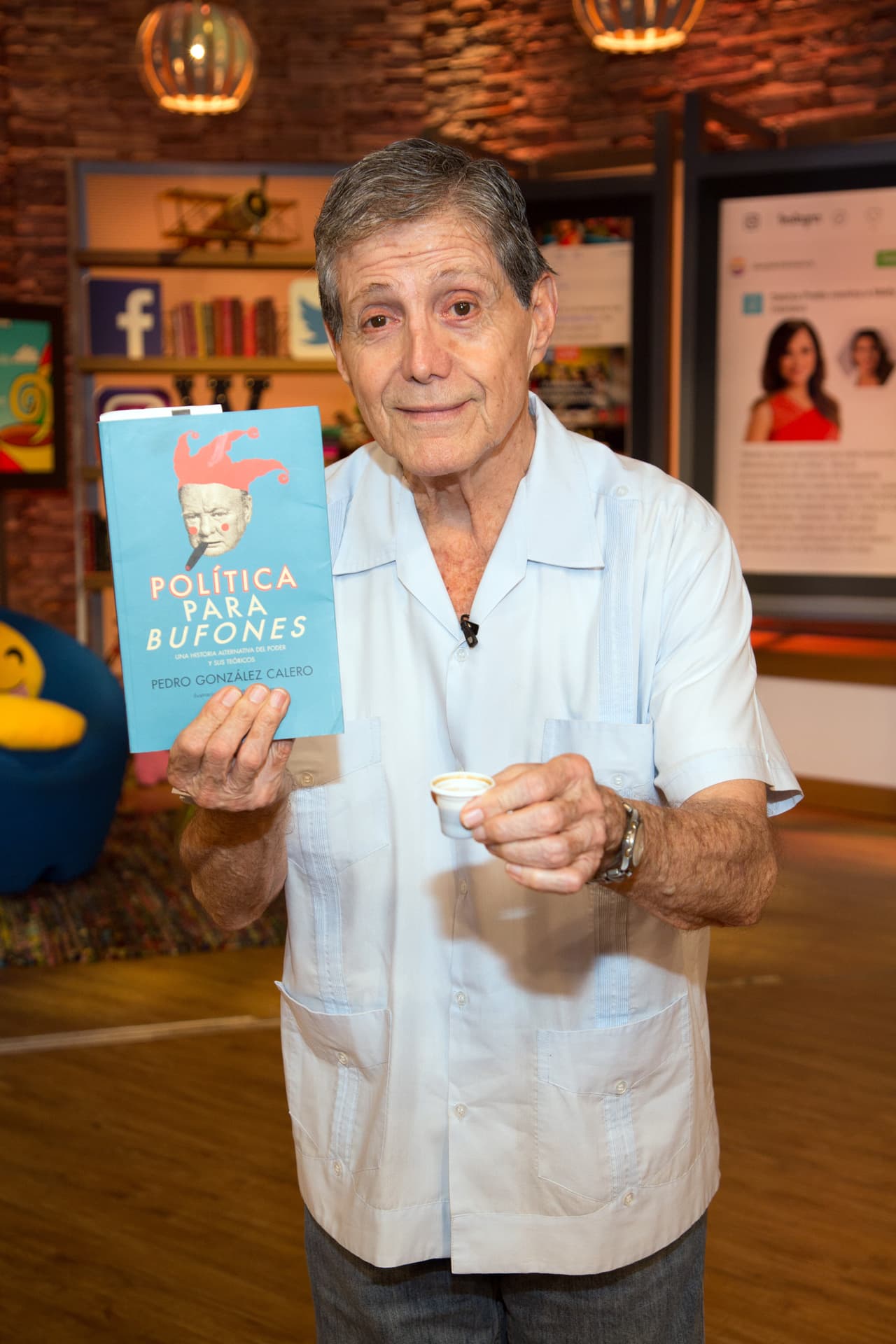 "Para él (el personaje), su Pedro Infante es como la Virgen de Guadalupe. Esa es la facha de este personaje, un contraste con el protagonista que es un chavo que viene a México con toda la influencia de Estados Unidos y que yo lo impulso a ser macho", adelantó.
<br>