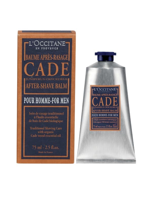 Es indispensable una buena maquinilla de afeitar. Si usas desechables, asegúrate que tenga hojas dobles. Si prefieres usar navaja, hazlo con cuidado para evitar heridas. Aplica crema de rasurar mientras tu cara esté húmeda; esto la lubricará. Al terminar, enjuágate con agua fría. Sécate con toques suaves, y no frotes. Aplica un after-shave para aliviar la irritación.